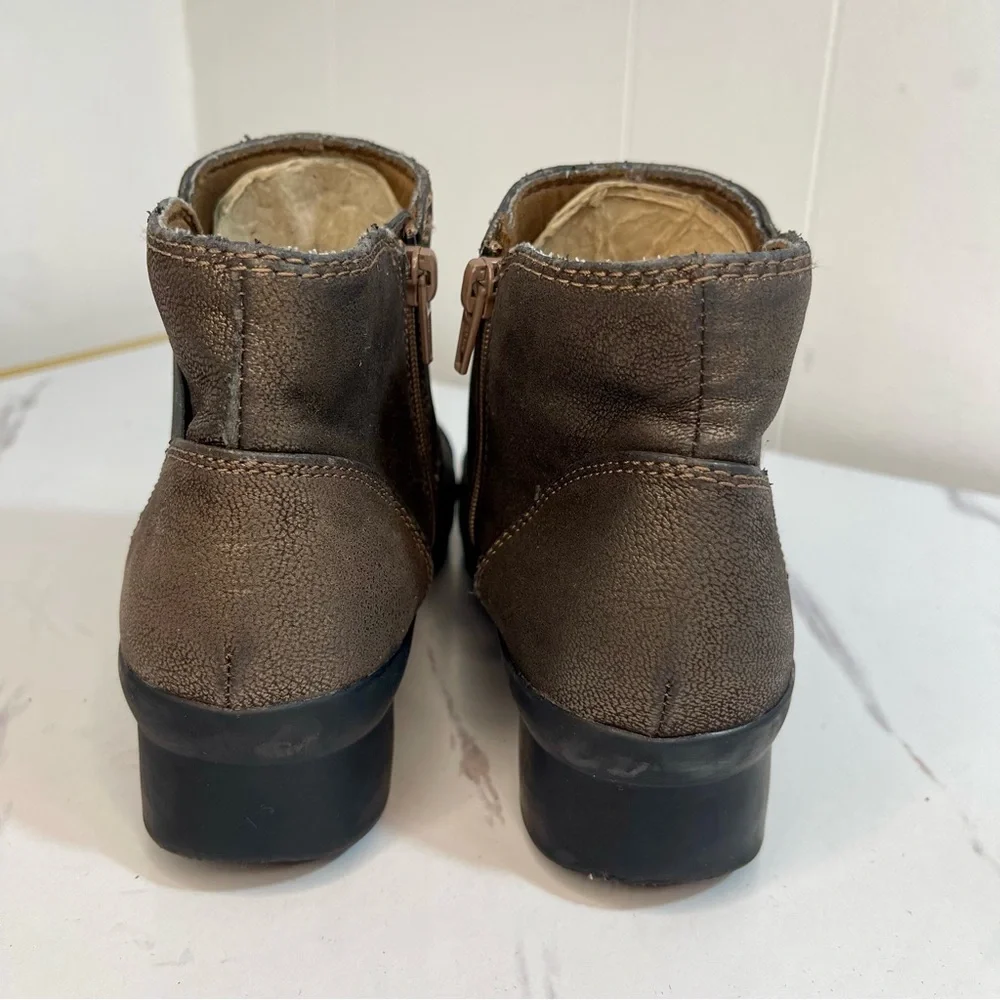 Clarks cloudwalkers Metallic Brown Ankle Booties, Wedge Heel Size 7.5M